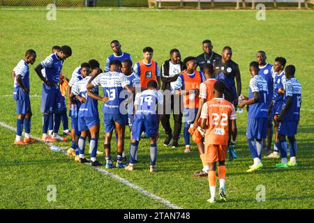 YAOUNDE, KAMERUN - 26. NOVEMBER: Apejes während der MTN Cameroon Elite ein Spiel zwischen Apejes de Mfou und Coton Sport Garoua im Amadou Ahidjo Annex Stockfoto