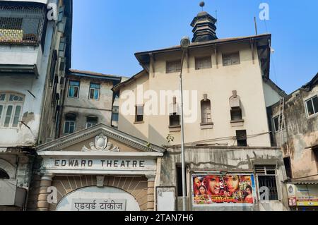 Edward Cinema, ursprünglich ein 1914 gegründetes Theater, das nun Hindi-Filme und Filme in Bhojpuri-Sprache zeigt; Kalbadevi, Mumbai, Indien Stockfoto