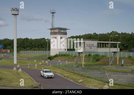 Beschauerbrücke, Kommandantenturm, Gedenkstätte Deutsche Teilung, Marienborn, Sachsen-Anhalt, Deutschland *** Zuschauerbrücke, Kommandantenturm, Deutsches Partitionsdenkmal, Marienborn, Sachsen-Anhalt, Deutschland Credit: Imago/Alamy Live News Stockfoto