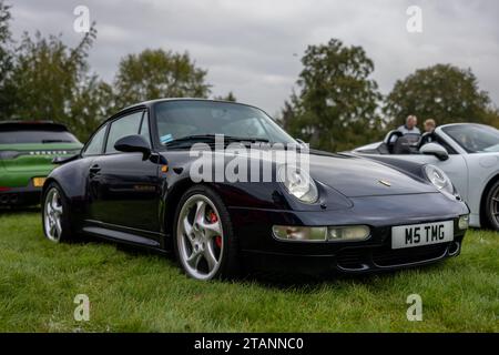 1995 Porsche 911 Turbo auf der Salon Privé Concours d’Elégance Motorshow im Schloss Blenheim. Stockfoto