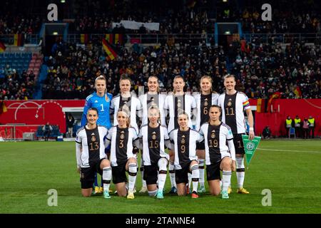 Teamfoto Startelf Merle Frohms (Deutschland, #01), Marina Hegering (Deutschland, #05), Sydney Lohmann (Deutschland, Nr. 08), Sarai Linder (Deutschland, Nr. 02), Sjoeke Nüsken (Deutschland, Nr. 06), Alexandra Popp (Deutschland, #11), Sara Däbritz (Deutschland, #13), Kathrin Hendrich (Deutschland, #03), Giulia Gwinn (Deutschland, #15), Svenja Huth (Deutschland, #09), Klara Bühl (Deutschland, #19), GER, Deutschland (GER) gegen Dänemark (DEN), UEFA Frauen Fussball Nations League, Liga A, 5. Spieltag, 01.12.2023 DFB/DFL-Vorschriften verbieten jede Verwendung von Fotografien als Bildsequenzen und/oder Quasi-Video Foto: EIB Stockfoto