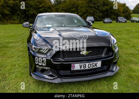 2016 Ford Mustang GT Barricade. Ausgestellt auf der Salon Privé Concours d’Elégance Motorshow im Schloss Blenheim. Stockfoto