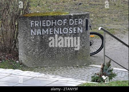 Der Friedhof der Namenlosen ist ein Friedhof für Obdachlose im 11. Wiener Gemeindebezirk Simmering. Sie liegt im Stadtteil Albern nahe der Albern Stockfoto