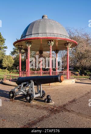 Bandstand im Roberts Park, Saltaire, in der Nähe von Bradford, Teil des UNESCO-Weltkulturerbes. Stockfoto