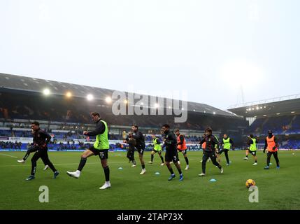 Coventry City Spieler wärmen sich vor dem Sky Bet Championship Match in Portman Road, Ipswich auf. Bilddatum: Samstag, 2. Dezember 2023. Stockfoto