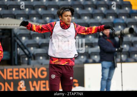 Rugby Park. Kilmarnock, Großbritannien. Dezember 2023. Während des Cinch Scottish Premiership Matches zwischen Kilmarnock und Hearts Hearts' Yutaro Oda limbers Up (Foto: Alamy Live News/David Mollison) Credit: David Mollison/Alamy Live News Stockfoto