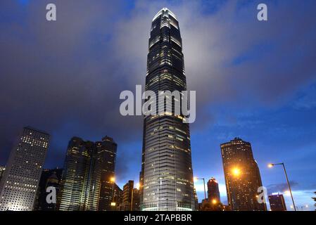 HONGKONG - 1. Juli. 2014: International Finance Center. Das International Finance Center IFC ist ein Wolkenkratzer im Central District von Hongkong. Stockfoto