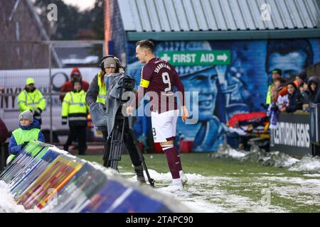 Rugby Park. Kilmarnock, Großbritannien. Dezember 2023. Während des Cinch Scottish Premiership Matches zwischen Kilmarnock und Hearts Hearts feiert Lawrence Shankland sein Eröffnungstreffer (Foto: Alamy Live News/David Mollison) Credit: David Mollison/Alamy Live News Stockfoto