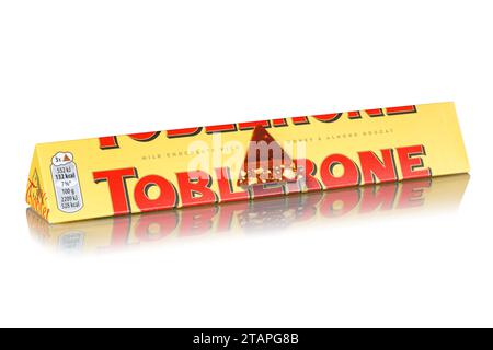 Toblerone Schokolade von Tobler und Mondelez International Freisteller freigestellt isoliert Stuttgart, Deutschland - 17. Mai 2023: Toblerone Schokolade von Tobler und Mondelez International Freisteller freigestellt isoliert in Stuttgart. *** Toblerone Schokolade von Tobler und Mondelez International Freisteller freiberuflich isoliert Stuttgart, Deutschland 17 Mai 2023 Toblerone Schokolade von Tobler und Mondelez International Freisteller freiberuflich isoliert in Stuttgart Credit: Imago/Alamy Live News Stockfoto