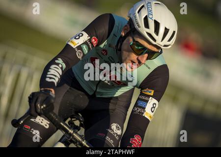 Boom, Belgien. Dezember 2023. Der belgische Jens Adams wurde während des Herrenrennens des Superprestige Boom, der 5/8. Etappe des Superprestige Cyclocross-Radrennwettbewerbs, am Samstag, den 2. Dezember 2023, in Boom gezeigt. BELGA FOTO DAVID PINTENS Credit: Belga News Agency/Alamy Live News Stockfoto