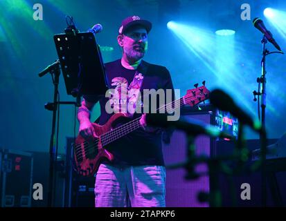 Miami Beach, FL, USA. Dezember 2023. Disco Biscuits tritt während des North Beach Music Festivals 2023 auf der Miami Beach Bandshell am 1. Dezember 2023 in Miami Beach, Florida, auf. Quelle: Mpi04/Media Punch/Alamy Live News Stockfoto