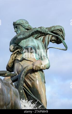 Der Gefion-Brunnen in Kopenhagen, Dänemark. Es zeigt eine große Gruppe von Ochsen, die einen Pflug ziehen und von der nordischen Göttin Gefjon angetrieben werden Stockfoto