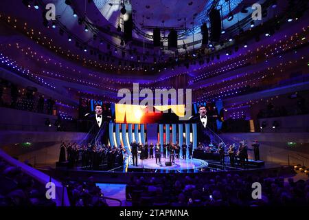 Hamburg, Deutschland. Dezember 2023. Fußball: Europameisterschaft, Auslosung in Hamburg, Elbphilharmonie. Blick in den Flur. Quelle: Christian Charisius/dpa/Alamy Live News Stockfoto