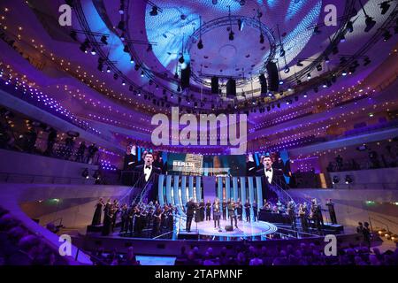 Hamburg, Deutschland. Dezember 2023. Fußball: Europameisterschaft, Auslosung in Hamburg, Elbphilharmonie. Blick in den Flur. Quelle: Christian Charisius/dpa/Alamy Live News Stockfoto