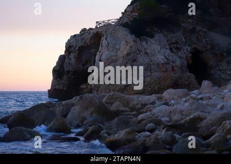 Cova dels Arcs in Cala Moraig, Benitachell, Valencia, Spanien Stockfoto