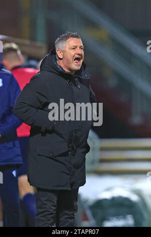 TIR Park, Motherwell, Großbritannien. Dezember 2023. Scottish Premiership Football, Motherwell gegen Dundee; Dundee-Manager Tony Docherty ruft Anweisungen Credit: Action Plus Sports/Alamy Live News Stockfoto