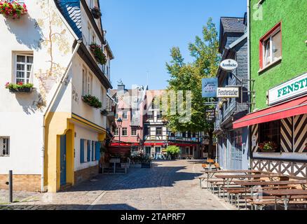 Die große Rittergasse ist eine Straße im Stadtteil Alt-Sachsenhausen in Frankfurt am Main, bekannt für ihre Fachwerkhäuser und Cidre-Bars. Stockfoto