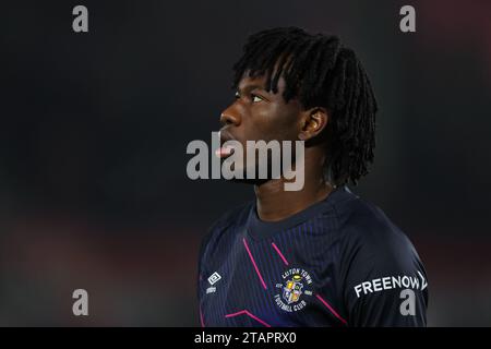 Dezember 2023; Gtech Community Stadium, Brentford, London, England; Premier League Football, Brentford gegen Luton Town; Issa Kabore aus Luton Town Stockfoto