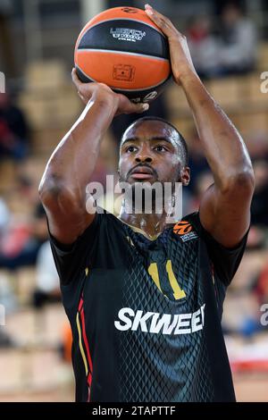 AS Monaco #11 Alpha Diallo wird während des Spiels der Turkish Airlines Euroleague Runde 11 zwischen AS Monaco und Olympiacos Piräus in der Gaston Medecin Halle in Monaco gesehen. Endpunktzahl; AS Monaco 85: 77 Olympiakos. Stockfoto