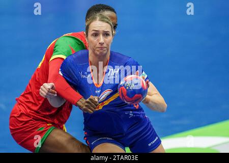 Fredrikshavn, Dänemark. Dezember 2023. FREDRIKSHAVN, DÄNEMARK - 2. DEZEMBER: Lois Abbingh aus den Niederlanden während des 26. IHF Frauen-WM-Handball-Vorrundenspiels der Gruppe H zwischen Kongo und den Niederlanden am 2. Dezember 2023 in der Arena Nord in Fredrikshavn, Dänemark (Foto: Henk Seppen/Orange Pictures) Credit: Orange Pics BV/Alamy Live News Stockfoto