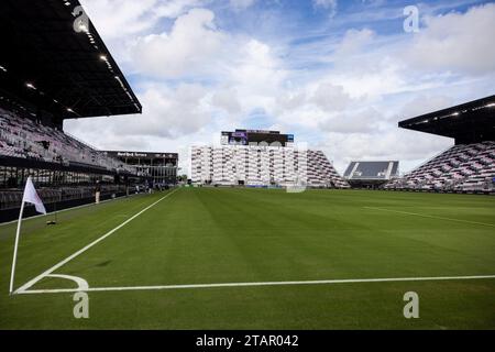Fort Lauderdale, Usa. Dezember 2023. Fort Lauderdale, Florida, 02. Dezember 2023: Eine allgemeine Ansicht außerhalb des DRV PNK Stadions vor Beginn eines Spiels zwischen den Vereinigten Staaten und China in Fort Lauderdale, USA (NUR REDAKTIONELLE VERWENDUNG). (James Gilbert/SPP) Credit: SPP Sport Press Photo. /Alamy Live News Stockfoto