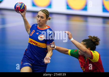 Fredrikshavn, Dänemark. Dezember 2023. FREDRIKSHAVN, DÄNEMARK - 2. DEZEMBER: Lois Abbingh aus den Niederlanden während des 26. IHF Frauen-WM-Handball-Vorrundenspiels der Gruppe H zwischen Kongo und den Niederlanden am 2. Dezember 2023 in der Arena Nord in Fredrikshavn, Dänemark (Foto: Henk Seppen/Orange Pictures) Credit: Orange Pics BV/Alamy Live News Stockfoto