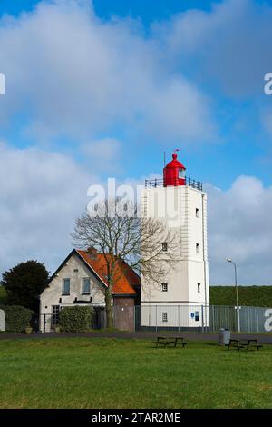 Leuchtturm de Ven, ein denkmalgeschütztes Gebäude, am Deich IJsselmeer, Oosterdijk, Enkhuizen, Noord-Holland, Niederlande Stockfoto