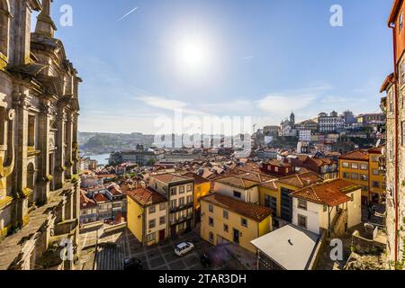 Toller Blick auf Porto oder Porto, die zweitgrößte Stadt Portugals, die Hauptstadt des Portoviertels und eine der wichtigsten Städte der Iberischen Halbinsel Stockfoto