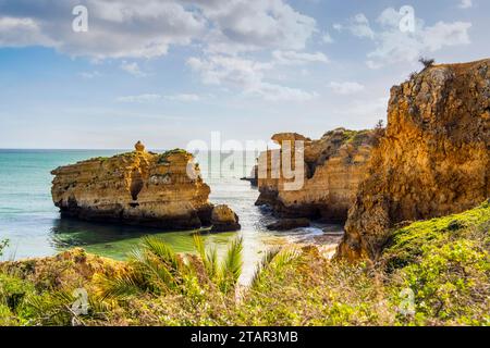 Wunderschöner Sandstrand namens Sao Rafael in Albufeira, Algarve, Portugal Stockfoto