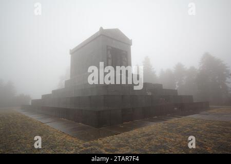 Das Denkmal für den unbekannten Helden, Berg Avala bei Belgrad Stockfoto