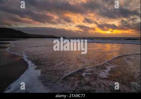 Sonnenaufgang Kennack Sands Stockfoto