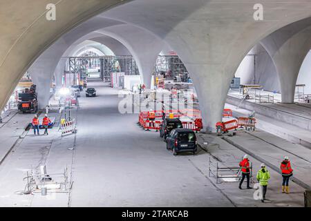 Unterirdischer Dom: Moderne Architektur für das milliardenschwere Stuttgart21-Projekt. Zwei Jahre vor der Inbetriebnahme, die Hülle des neuen Hauptgebäudes Stockfoto