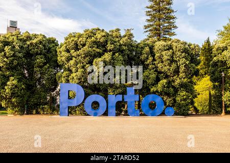 Toller Blick auf Porto oder Porto, die zweitgrößte Stadt Portugals, die Hauptstadt des Portoviertels und eine der wichtigsten Städte der Iberischen Halbinsel Stockfoto