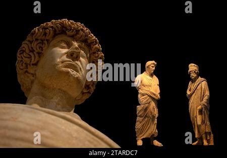 Ein Blick auf die Statuen in Aphrodisias Stockfoto