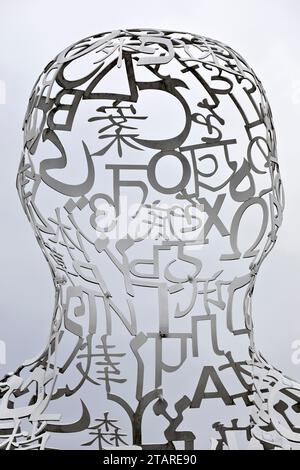 Kunstwerk Body of Knowledge von Jaume Plensa, Skulptur aus Einzelbuchstaben aus acht verschiedenen Alphabeten, Detail, Frankfurt am Main, Hessen Stockfoto