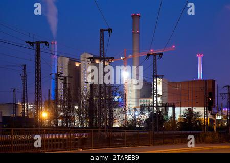 West-KWK-Anlage von Mainover am Abend, Frankfurt am Main, Hessen, Deutschland Stockfoto