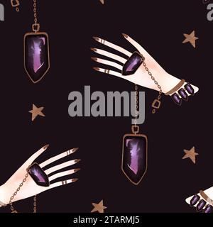 Magisches nahtloses Muster. Frauenhand mit einem Kristall an einer Kette und goldenen Sternen. Ritual zur Vorhersage der Zukunft. Lithomancy. Mystische Wahrsagung. Stockfoto