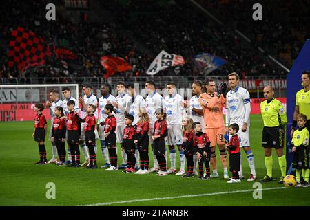 Das Team des Calcio Frosinone während des italienischen Fußballspiels der Serie A zwischen dem AC Mailand und Calcio Frosinone am 2. Dezember 2023 im Giuseppe Meazza San Siro Siro Stadion in Mailand. Foto: Tiziano Ballabio Stockfoto