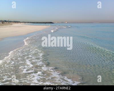 Vereinigte Arabische Emirate. Meerblick. Sharjah. Al Khan Beach. Wunderschönes Meer. Stockfoto