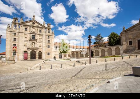 Die Kirche Santa Teresa auf der Plaza de la Santa Teresa in der spanischen Stadt Avila Spanien Stockfoto