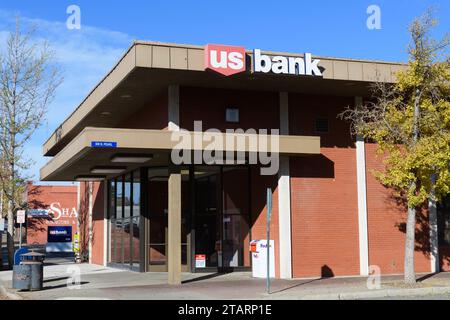 Ellensburg, WA, USA - 20. Oktober 2023; Gebäude der US-Bank mit Schild in der 500 N Pearl im Zentrum von Ellensburg, Washington Stockfoto