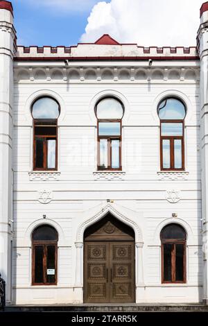 Reisen Sie nach Georgien - Fassade der Batumi Synagoge in Batumi Stadt am sonnigen Herbsttag Stockfoto