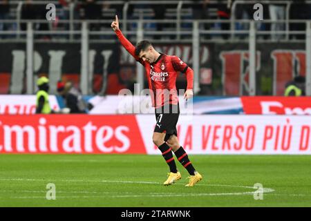 Christian Pulisic vom AC Milan feierte nach einem Tor beim italienischen Fußballspiel der Serie A zwischen AC Milan und Calcio Frosinone am 02. Dezember 2023 im Giuseppe Meazza San Siro Siro-Stadion in Mailand. Foto: Tiziano Ballabio Stockfoto