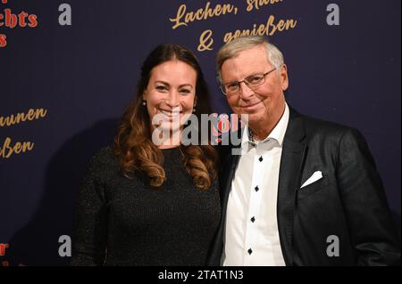 Politiker Wolfgang Bosbach und Tochter Caroline kommt zur Premiere des 8. Kölner Weihnachtscircus *** der Politiker Wolfgang Bosbach und seine Tochter Caroline nehmen an der Premiere des 8. Kölner Weihnachtszirkus Teil Stockfoto