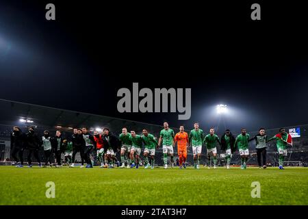 Almelo, Niederlande. Dezember 2023. ALMELO, NIEDERLANDE - 2. DEZEMBER: Spieler von Sparta Rotterdam feiern den Sieg ihres Teams nach dem niederländischen Eredivisie-Spiel zwischen Heracles Almelo und Sparta Rotterdam am 2. Dezember 2023 im Erve Asito in Almelo, Niederlande (Foto: Rene Nijhuis/Orange Pictures) Credit: Orange Pics BV/Alamy Live News Stockfoto