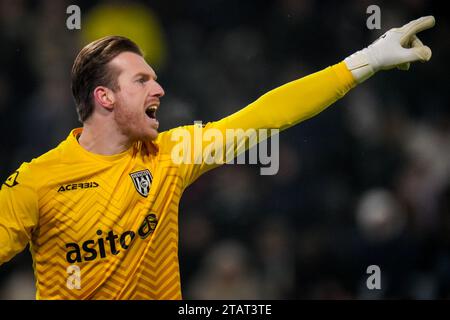 Almelo, Niederlande. Dezember 2023. ALMELO, NIEDERLANDE - 2. DEZEMBER: Torhüter Michael Brouwer von Heracles Almelo Gesten während des niederländischen Eredivisie-Spiels zwischen Heracles Almelo und Sparta Rotterdam im Erve Asito am 2. Dezember 2023 in Almelo, Niederlande (Foto: Rene Nijhuis/Orange Pictures) Credit: Orange Pics BV/Alamy Live News Stockfoto