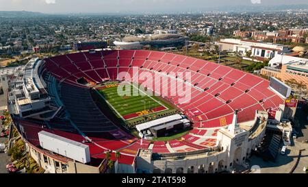 Los Angeles, CA - 17. November 2023: Los Angeles Memorial Coliseum, Heimstadion von USC Football, Olympischen Spielen und anderen Veranstaltungen. Stockfoto