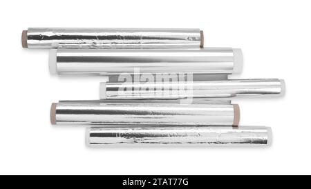 Rollen aus Aluminiumfolie isoliert auf weiß, Draufsicht Stockfoto