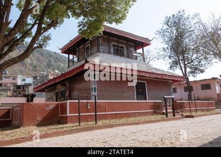 Der Rana Ujeshwori Bhagwati Tempel befindet sich innerhalb des Tansen Durbar Platzes in Palpa, Nepal und wurde von Ujir Singh Thapa als Opfergabe an die Göttin erbaut Stockfoto