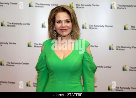 Washington, Usa. Dezember 2023. Renee Fleming trifft am Samstag, den 2. Dezember 2023, zur Medallion-Zeremonie zu Ehren der Empfänger der 46. Jährlichen Kennedy Center Honors im Außenministerium in Washington, DC ein. Die Preisträger 2023 sind: Schauspieler und Komiker Billy Crystal, die gefeierte Sopranistin Renee Fleming, der britische Singer-Songwriter-Produzent und Mitglied der Bee Gees, Barry Gibb, Rapper, Sängerin und Schauspielerin Queen Latifah und die Sängerin Dionne Warwick. Credit: Ron Sachs/Pool via CNP Credit: Abaca Press/Alamy Live News Stockfoto